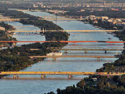 Wien | Donau with bridges