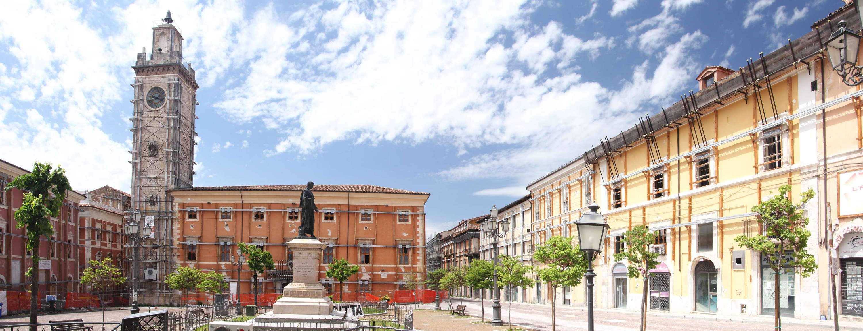 L'Aquila | Piazza del Palazzo panorama