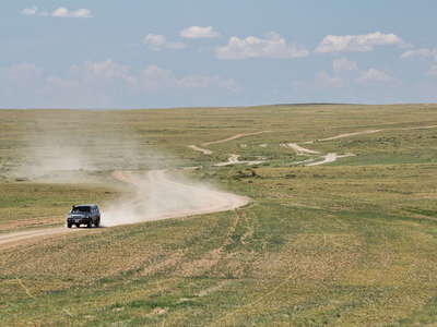 Gobi  |  Dry steppe with rural traffic