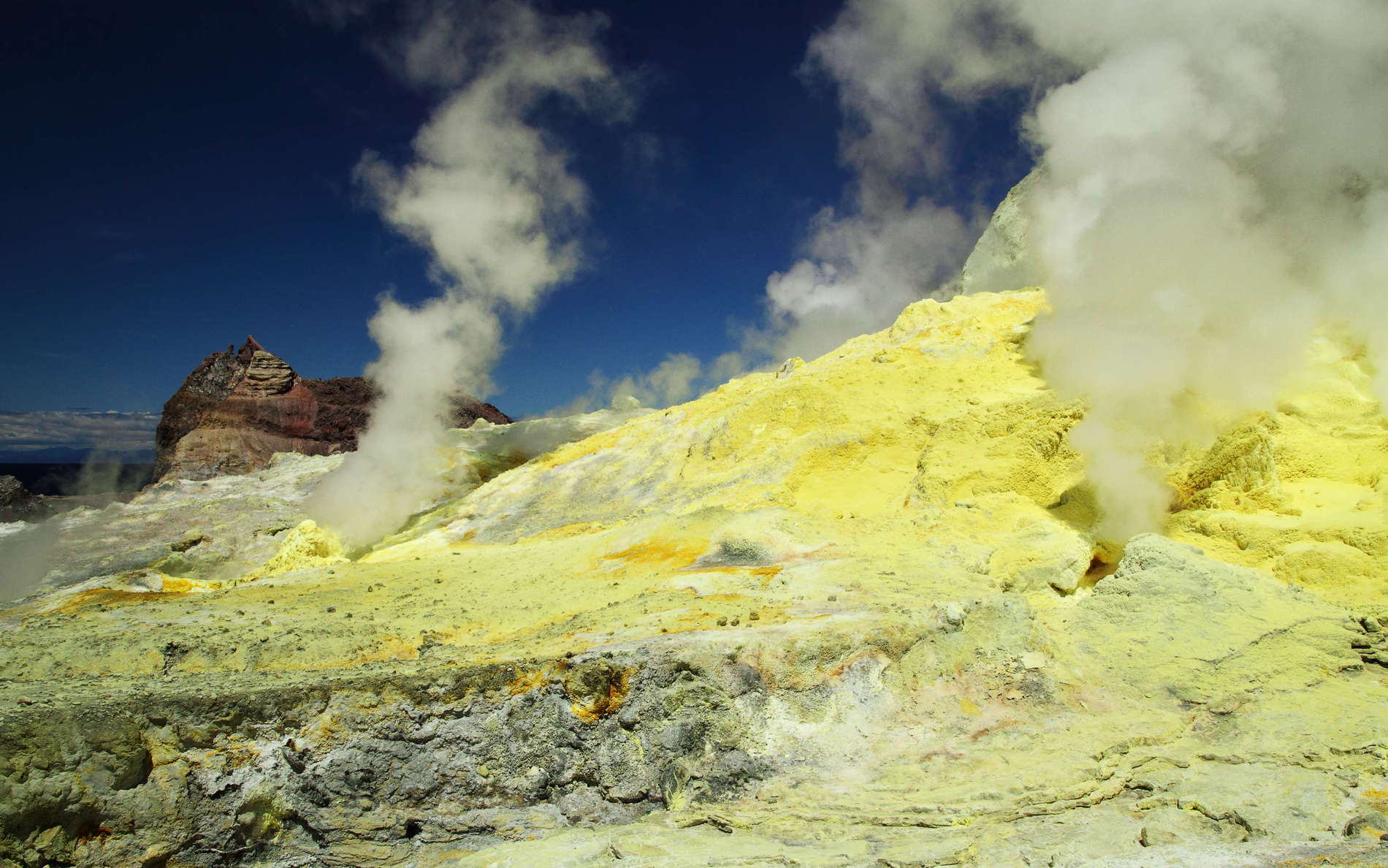 Whakaari / White Island  |  Field of sulphurous fumaroles