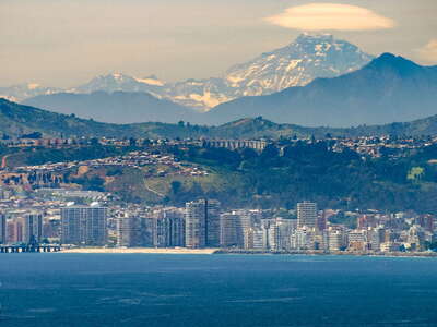 Bahía de Valparaíso with Viña del Mar and Cerro Aconcagua