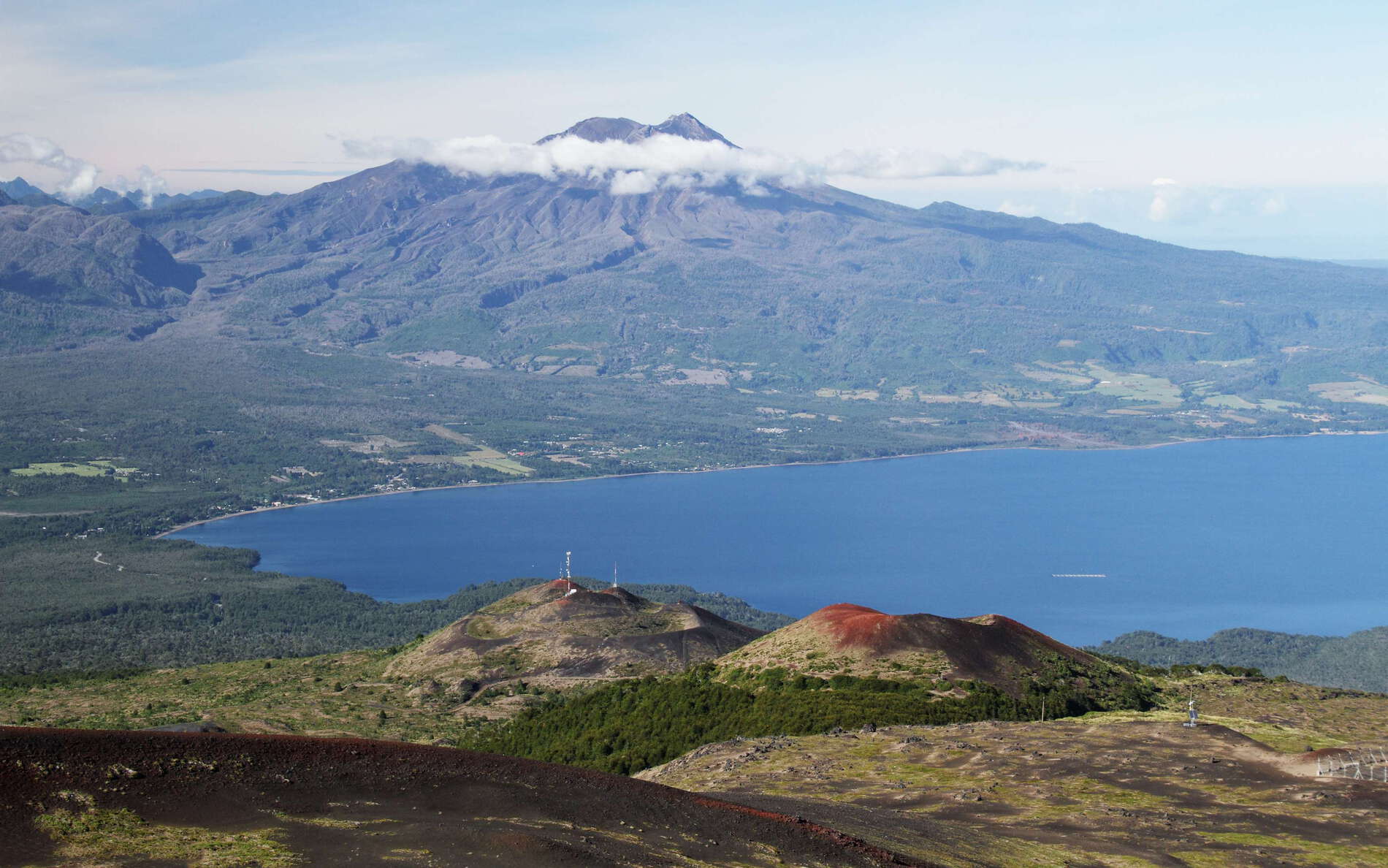 Lago Llanquihue and Volcán Calbuco