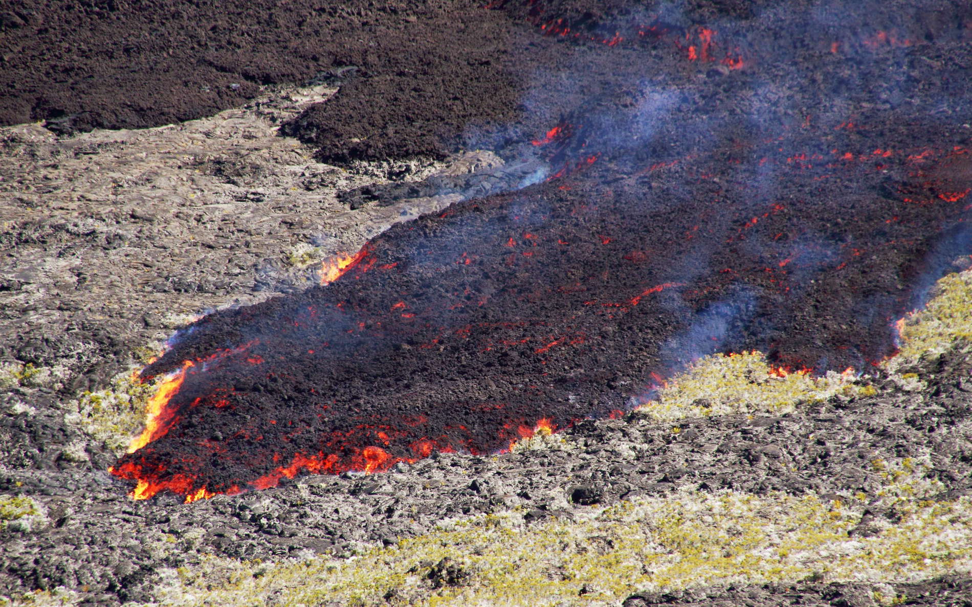 Piton de la Fournaise  |  Flowing lava in Enclos Fouqué