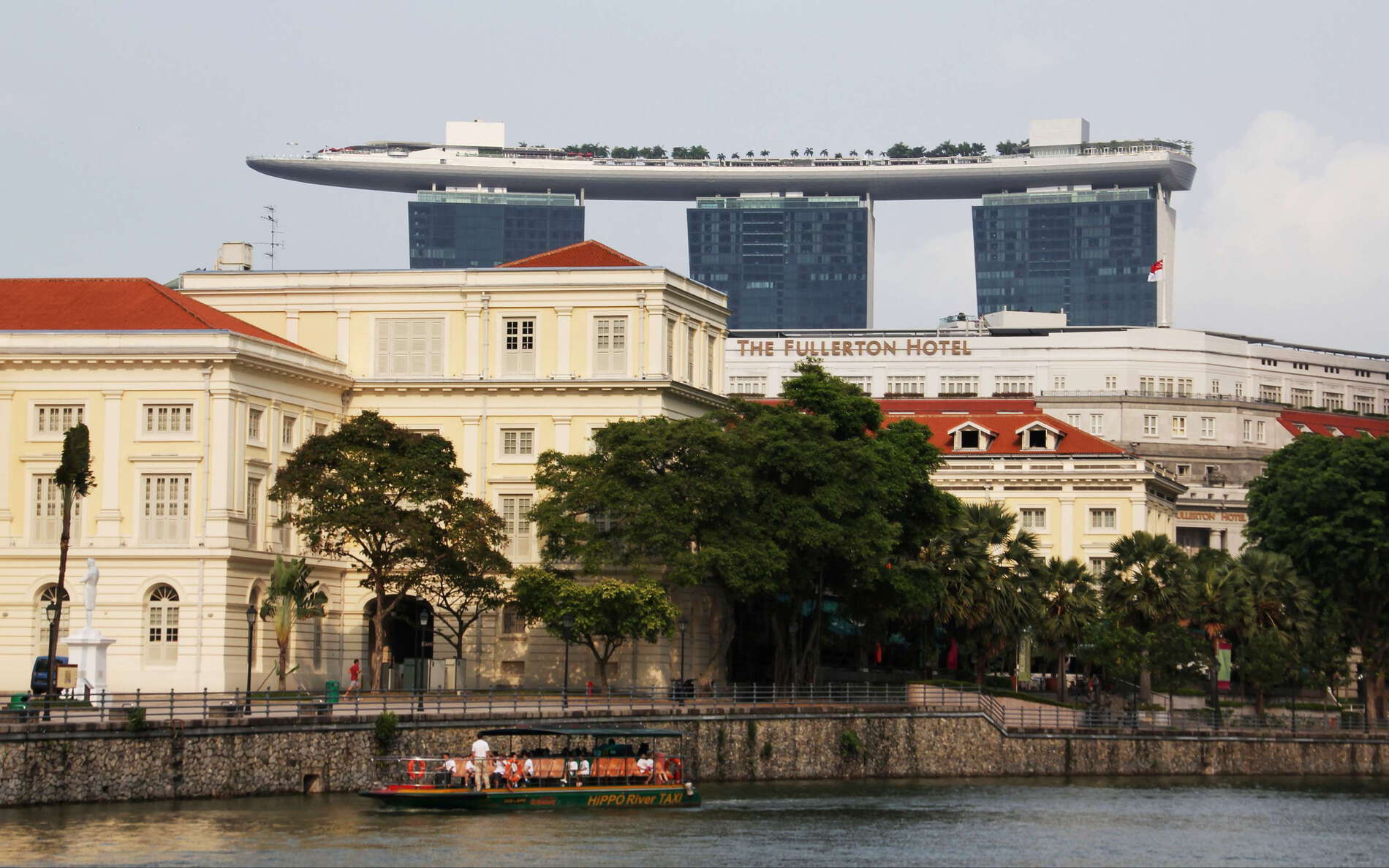 Singapore River and Empress Place Buildiing