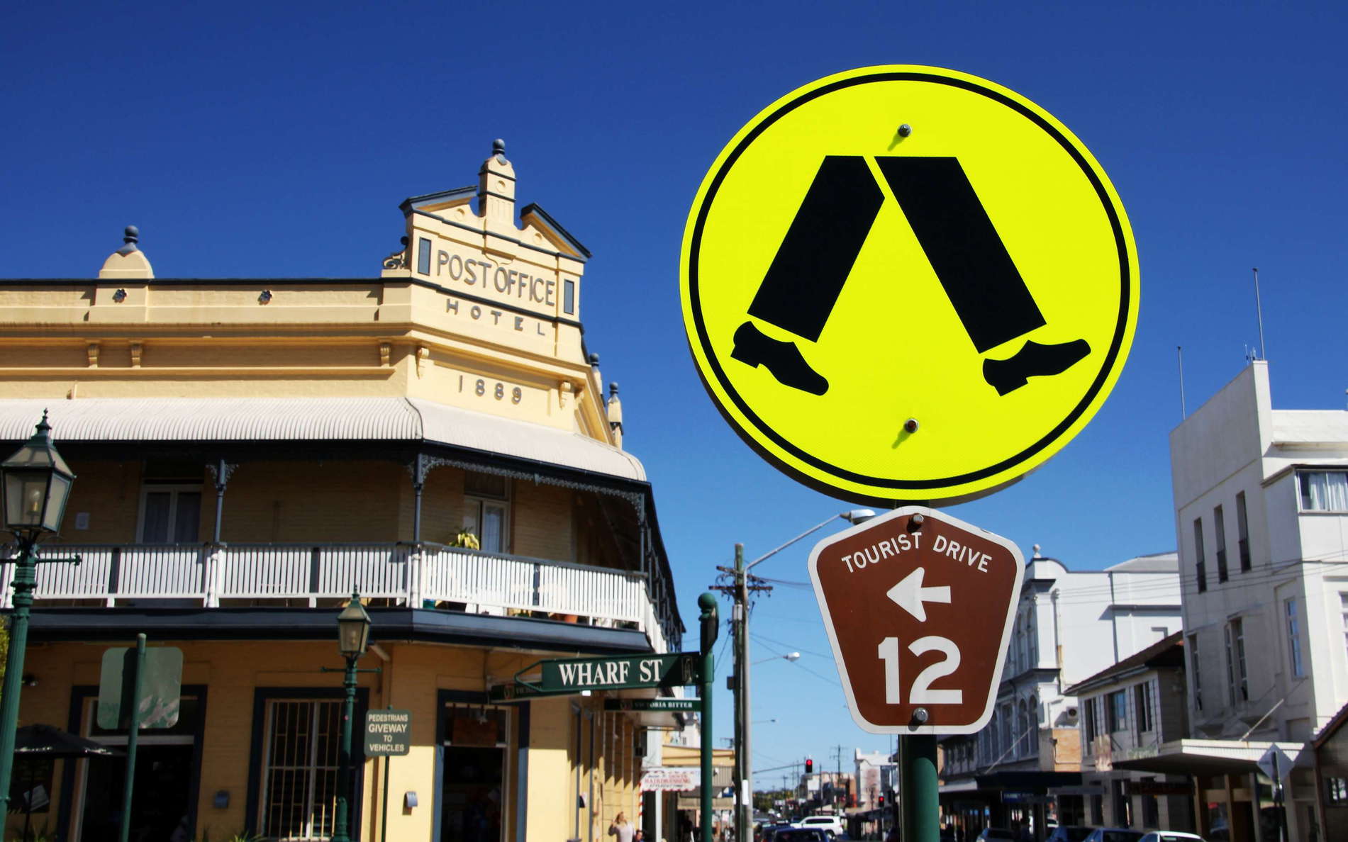 Maryborough  |  Post Office Hotel and signboards