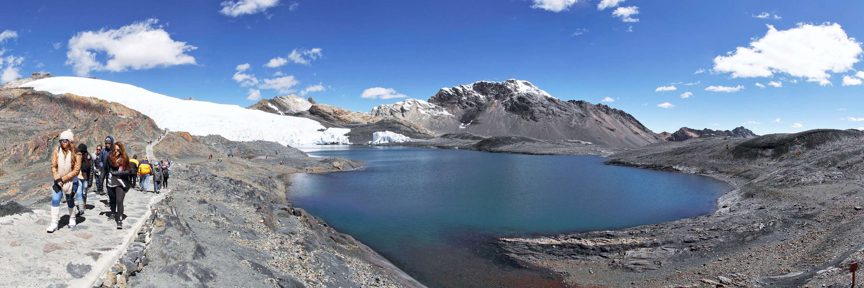Glaciar Pastoruri with proglacial lake