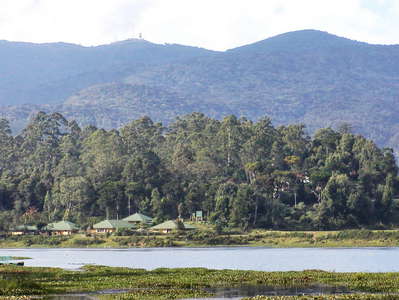Nuwara Eliya  |  Lake Gregory and Pidurutalagala