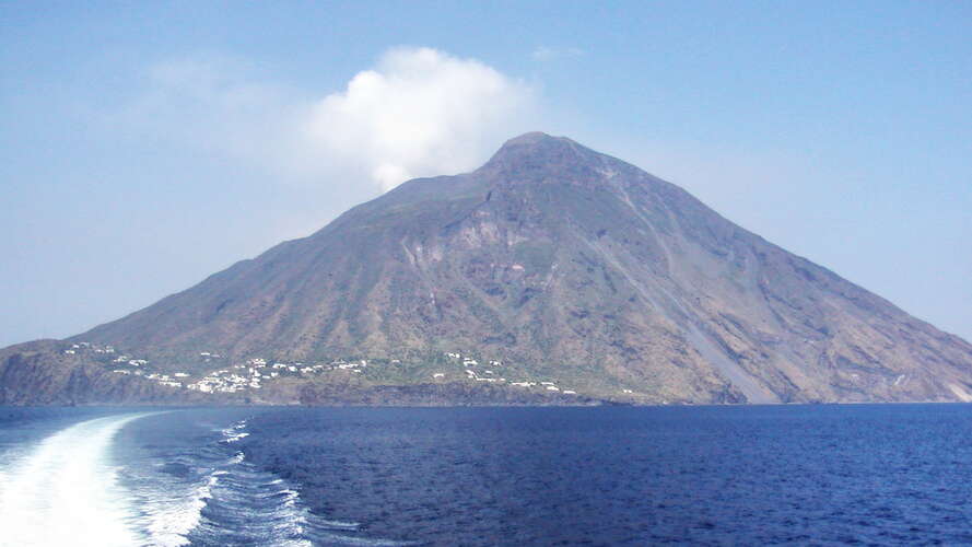 Stromboli with steam cloud