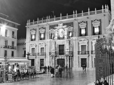 Málaga | Plaza del Obispo at night