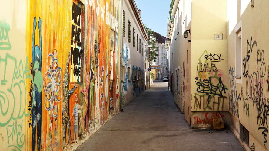 Graz | Bürgerspitalgasse with graffiti