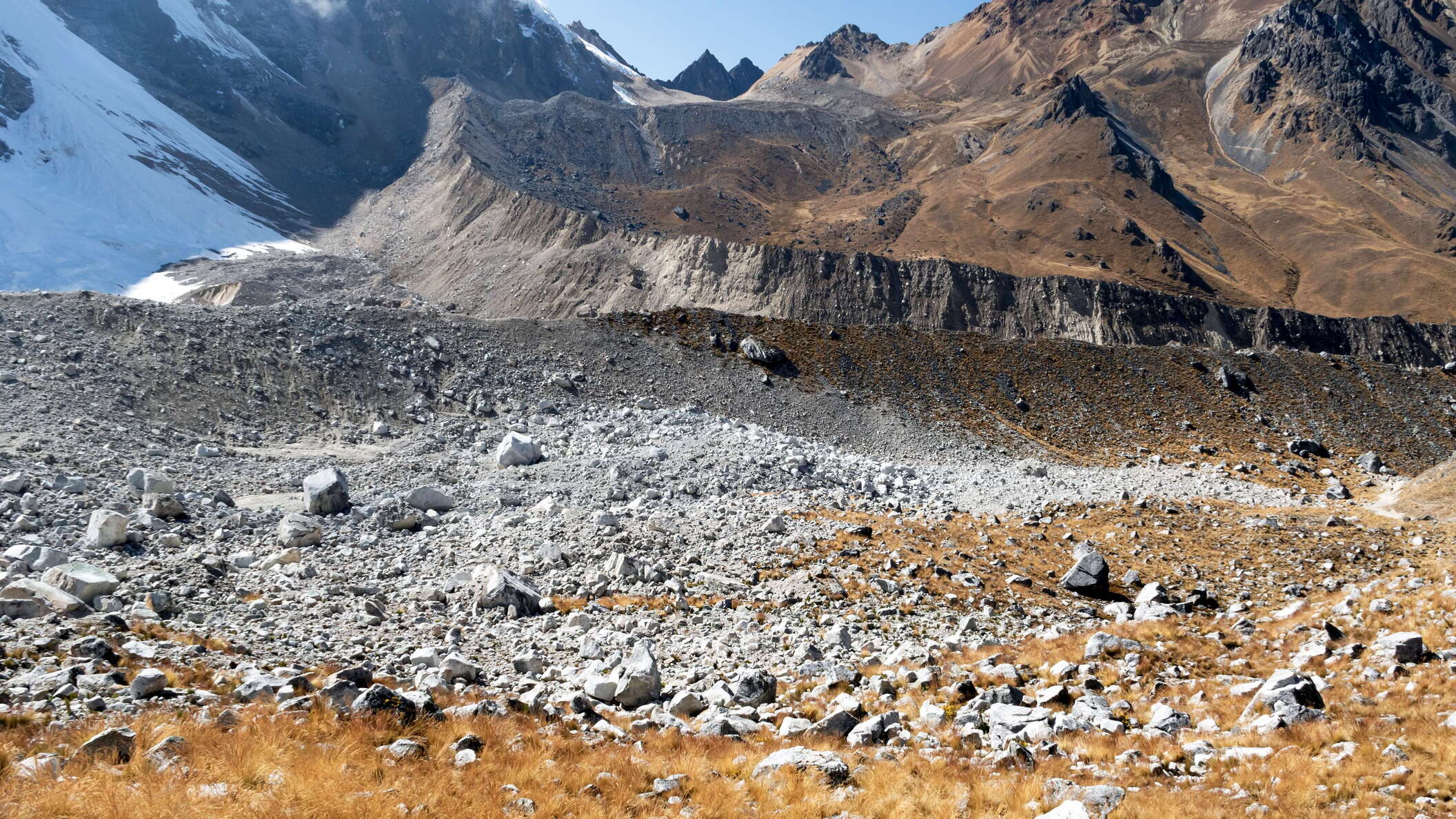 Cordillera Vilcabamba | Rock avalanche deposit at Abra Salkantay