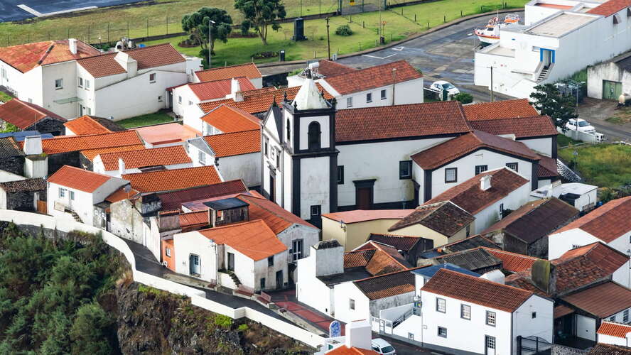 Vila do Corvo with Igreja de Nossa Senhora dos Milagres