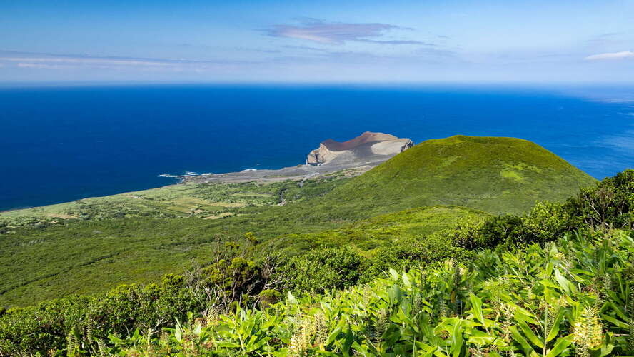 Capelo peninsula with Cabeço do Canto and Vulcão dos Capelinhos