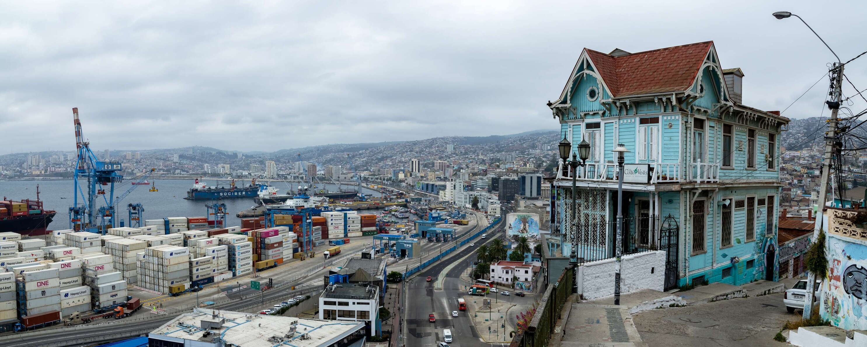 Valparaíso | Panoramic view with Casa Cuatro Vientos