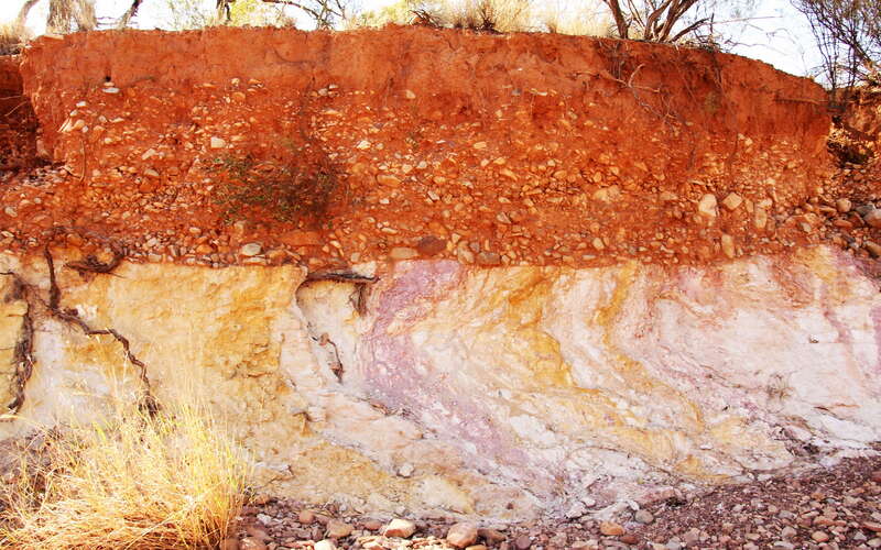 Ochre Pits  |  Discontinuous layering