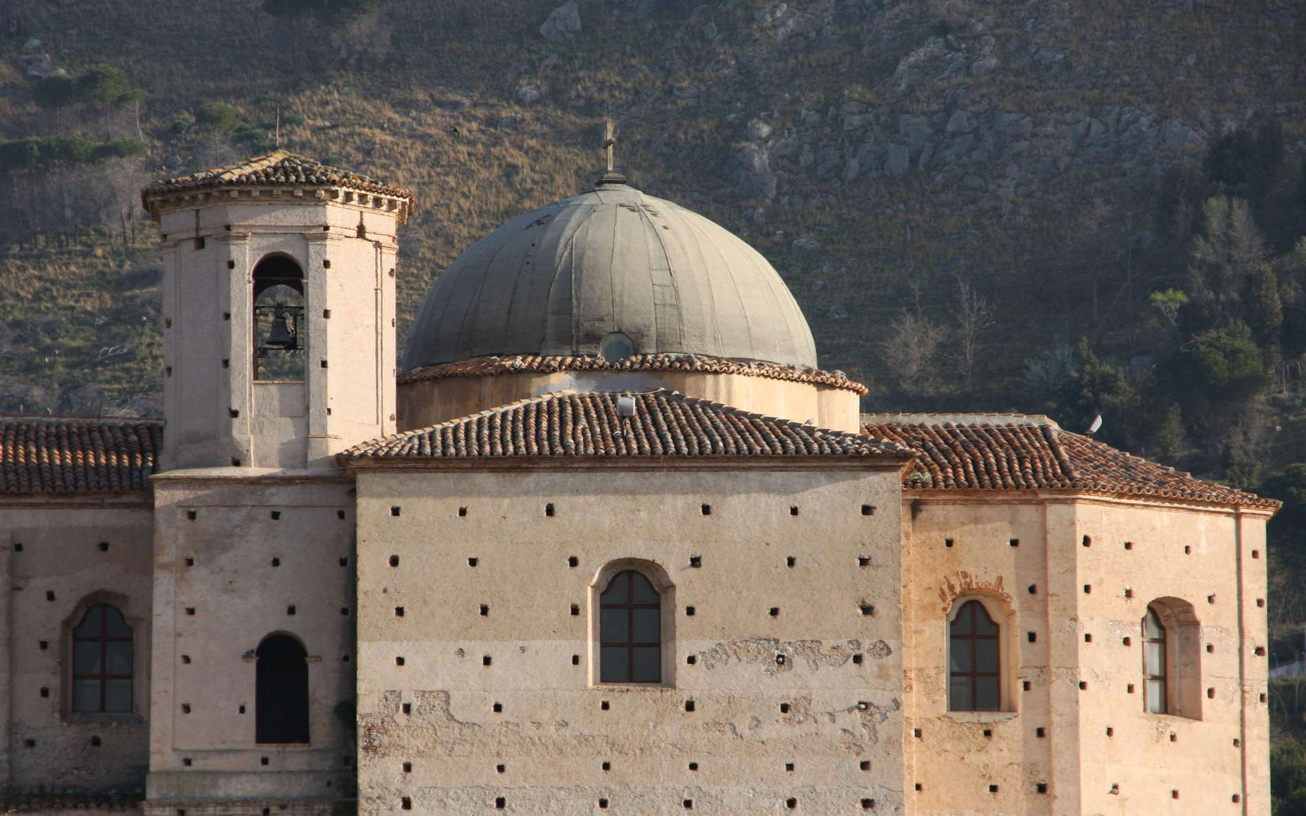 Frascineto was founded by the Arbëresh, an Albanian minority. They moved to southern Italy from Albania in the late 15th Century, when their home country had come under the rule of the Osman Empire. Their descendants still follow Byzantine rites. WI_e2139_006.JPG