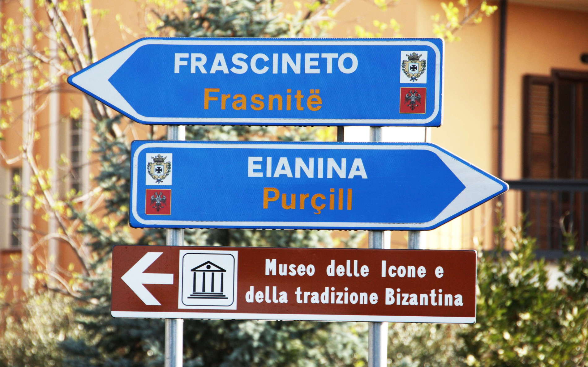 Frascineto was founded by the Arbëresh, an Albanian minority. They moved to southern Italy from Albania in the late 15th Century, when their home country had come under the rule of the Osman Empire. WI_e2139_007.JPG