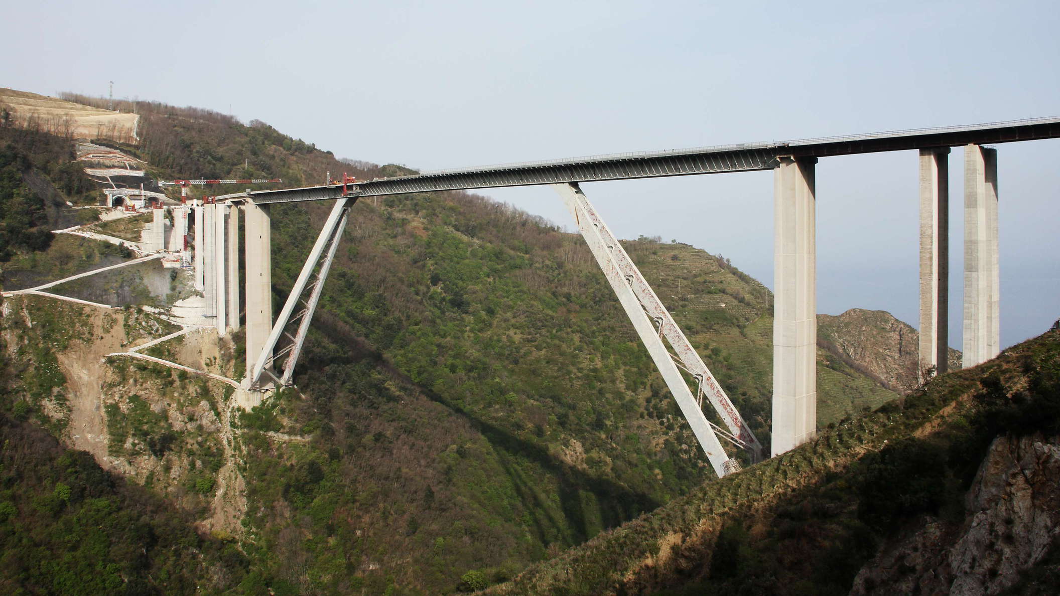 Height above valley bottom: 250 m. The access bridges are replaced during the upgrade of the A2 (former A3) Motorway. WI_e2139_020.JPG