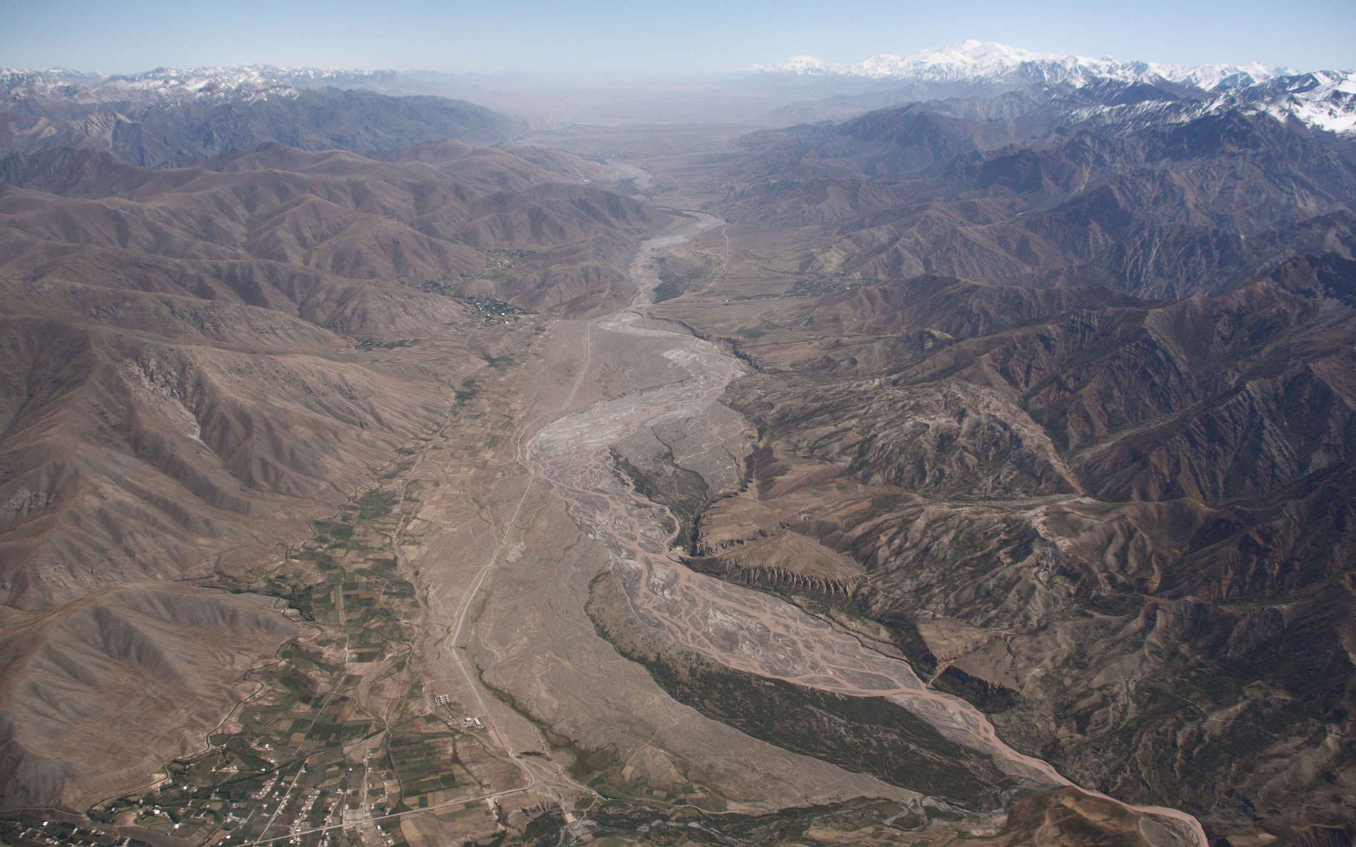 Location: near Karamyk, view towards E. The Trans Alai Range with Ibn Sina Peak (7134 m) is seen in the right central and right background. WI_ky026.jpg