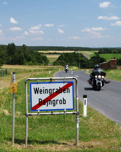Weingraben | Bilinguality