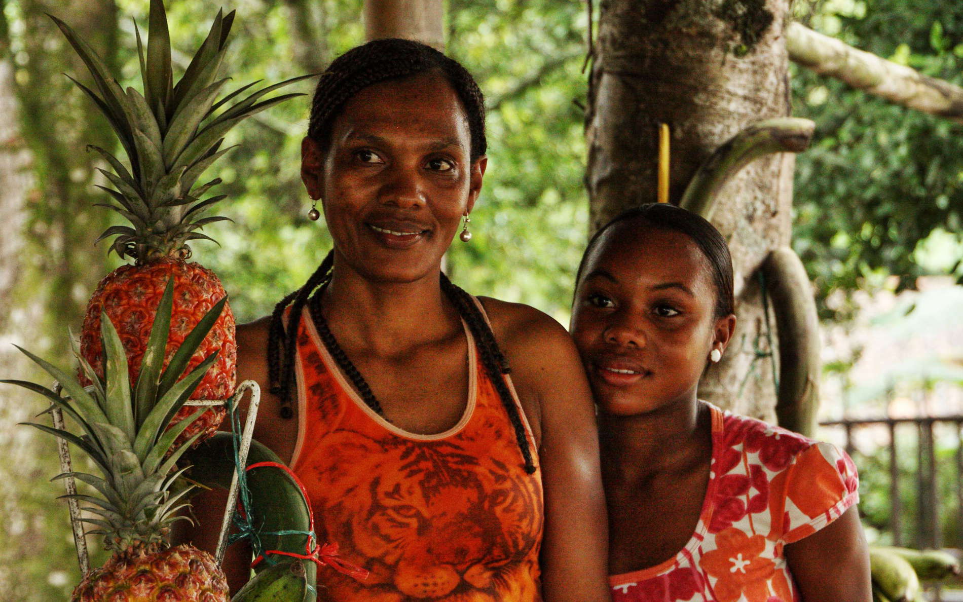 Cauca Valley  |  Afro-Colombian women selling fruits