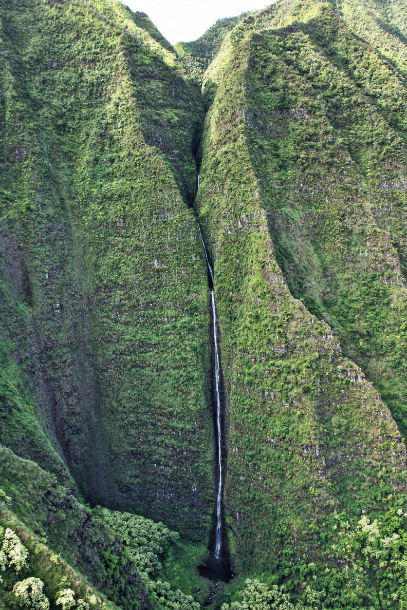 Nā Pali Coast  |  Waterfall