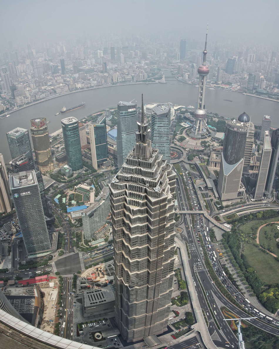 View from the 474 m platform of the World Financial Center to the Jinmao Tower (height: 421 m), the Oriental Pearl Tower (468 m) and across the Huangpu River to the Bund WI_cn082b.jpg