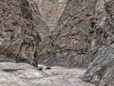 Gurvan Saykhan Mountains  |  Yolyn Am Gorge