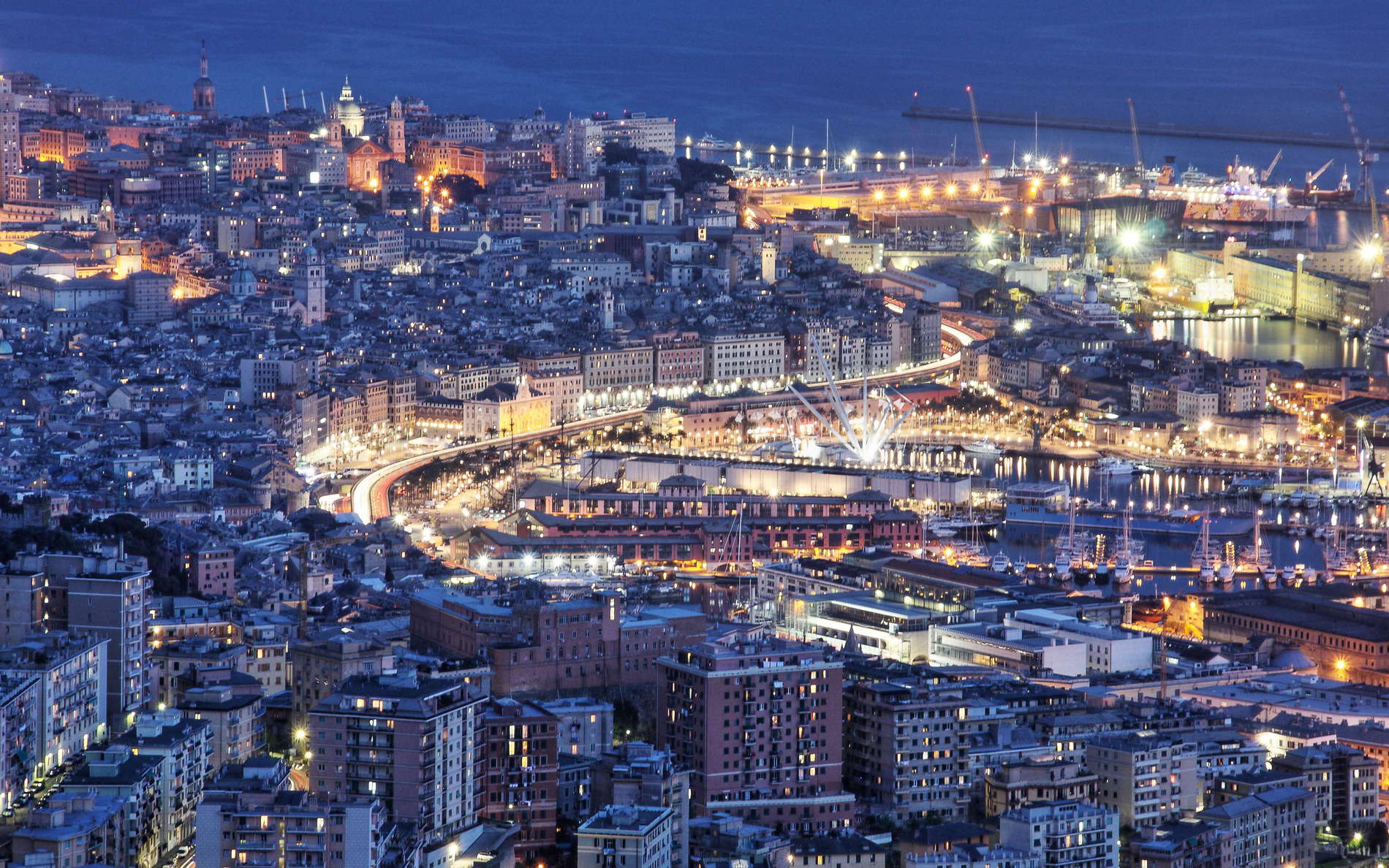 Genova | Harbour and historic centre at night