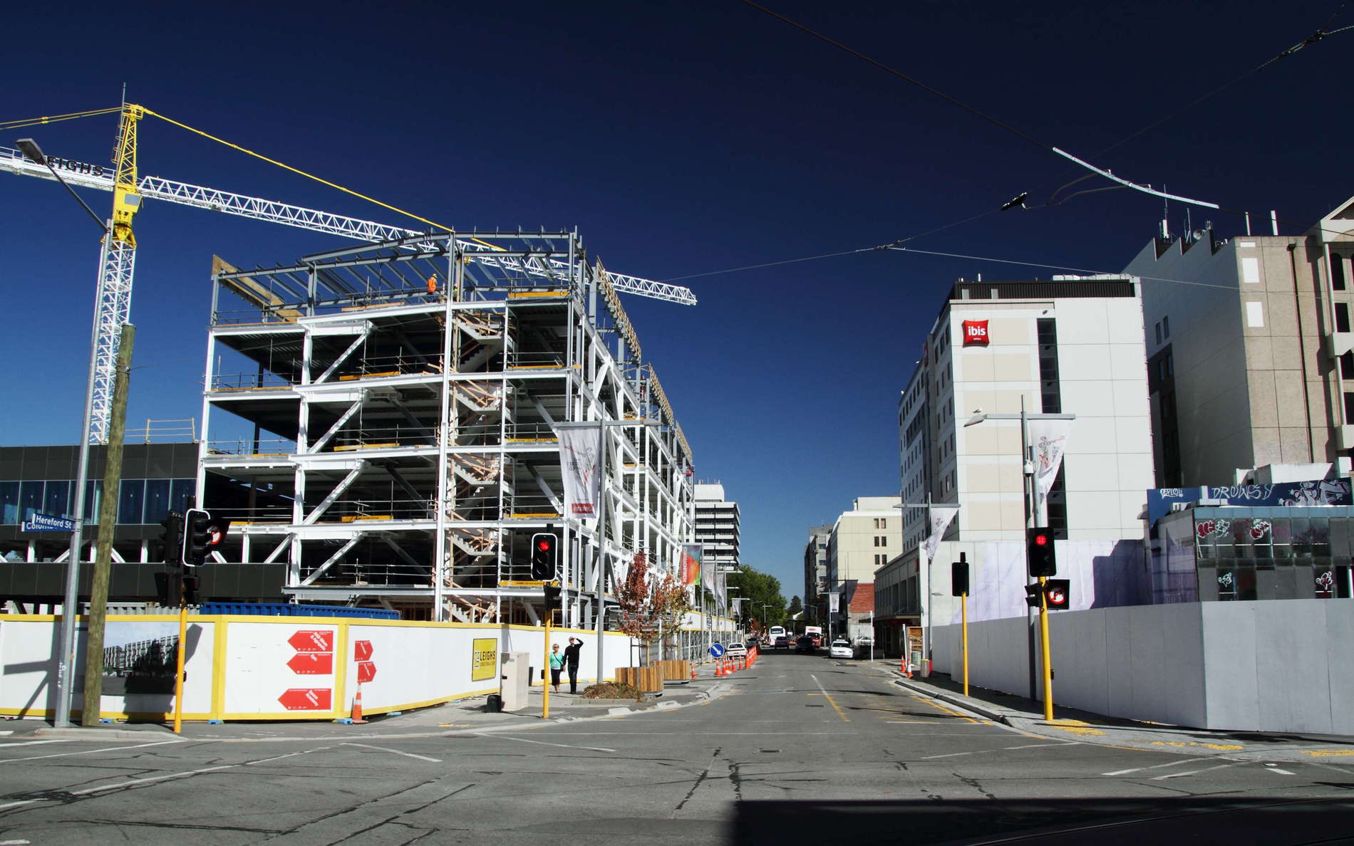 Location: Hereford Street. The Central City of Christchurch was severely affected by the magnitude 6.3 earthquake of 22 February 2011 which was, strictly speaking, an aftershock of an earlier earthquake (magnitude 7.1, 4 September 2010). 185 casualties were reported in total. Several buildings collapsed, others had to be demolished afterwards due to irreparable damage. WI_nz440a.jpg
