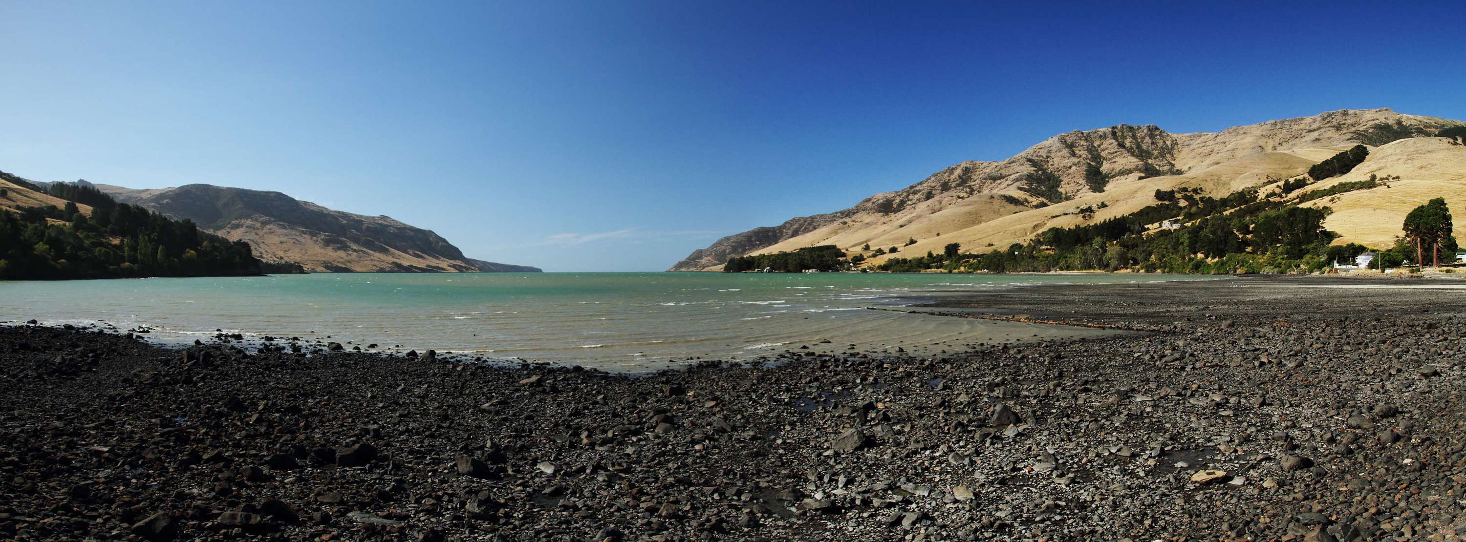 Banks Peninsula  |  Pigeon Bay with volcanic beach