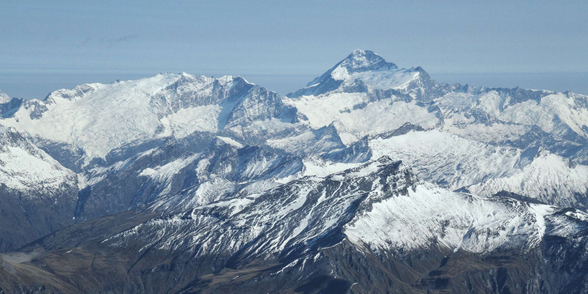 Rob Roy Peak (2644 m) with the Rob Roy Glacier is seen in the left centre, Mt. Aspiring/Tititea (3033 m) in the right central background. WI_nz510a.jpg