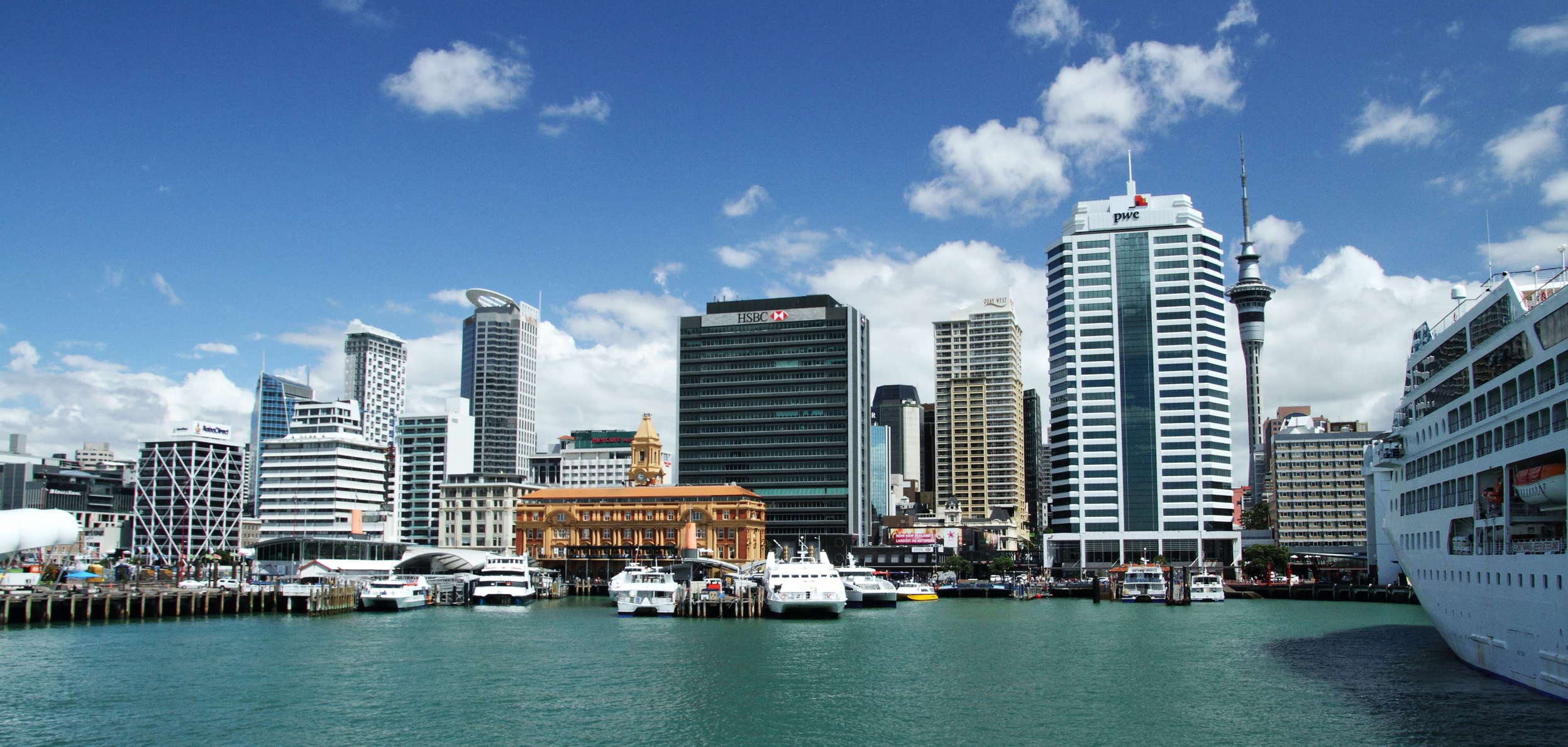 Auckland  |  Ferry harbour and CBD