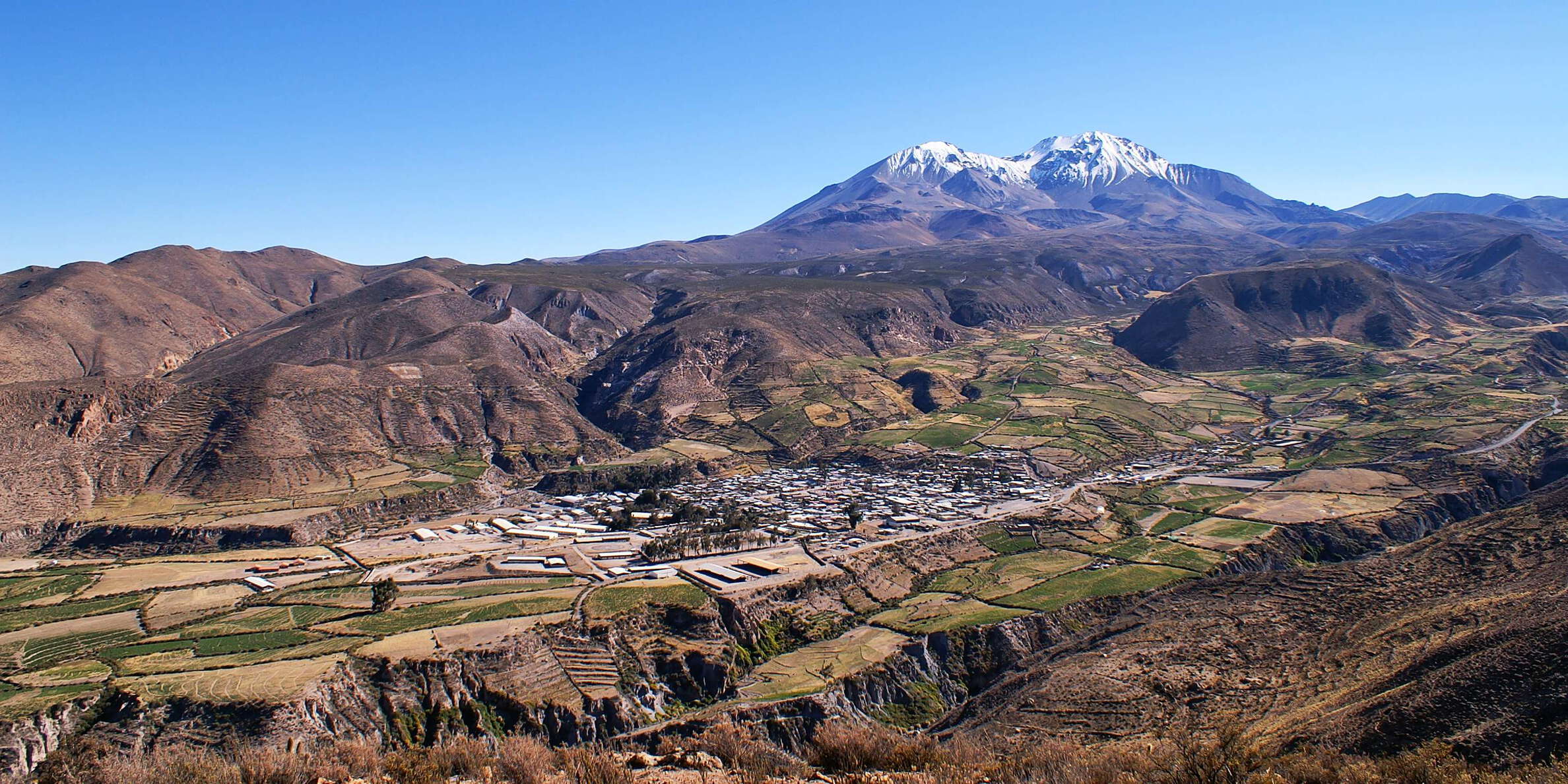 View from Highway 11, Nevado Taapacá (5775 m) in the right central background. The village of Putre is located at 3650 m a.s.l. WI_ch387.jpg