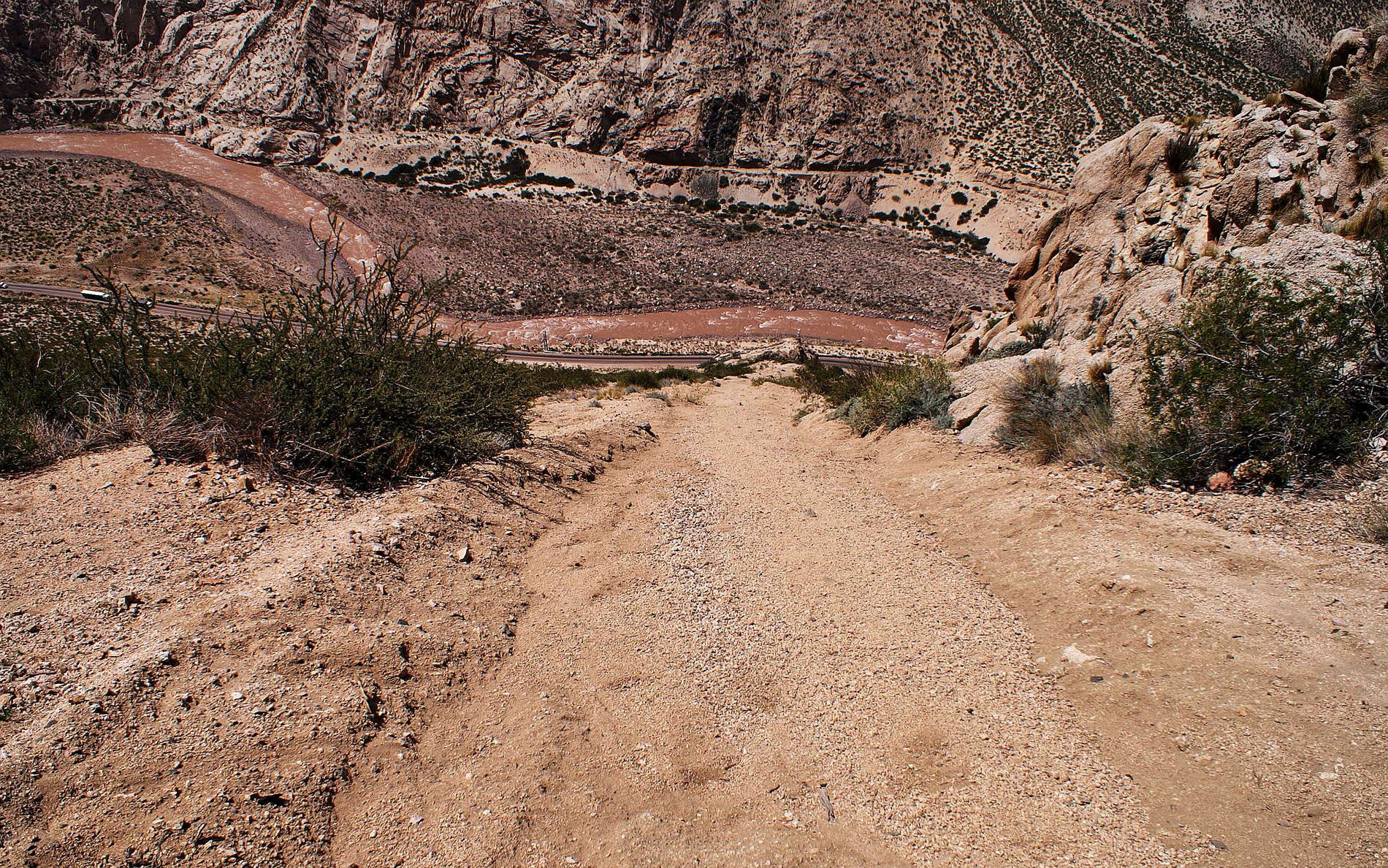 Valle Mendoza | Debris flow path near Guido