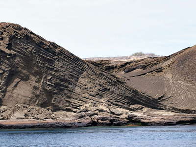 Isla Bartolomé  |  Volcanic layers