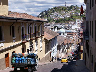 Quito  |  Calle Gabriel García Moreno and El Panecillo