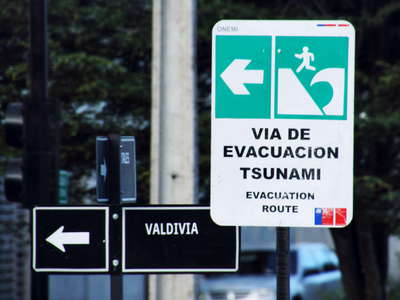 Puerto Montt  |  Tsunami evacuation sign