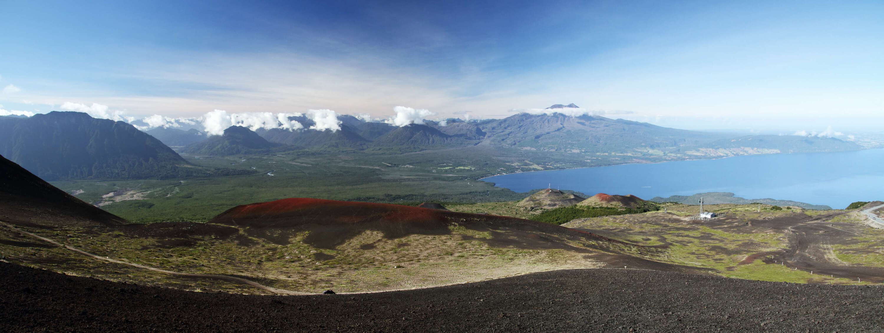 Lago Llanquihue and Volcán Calbuco