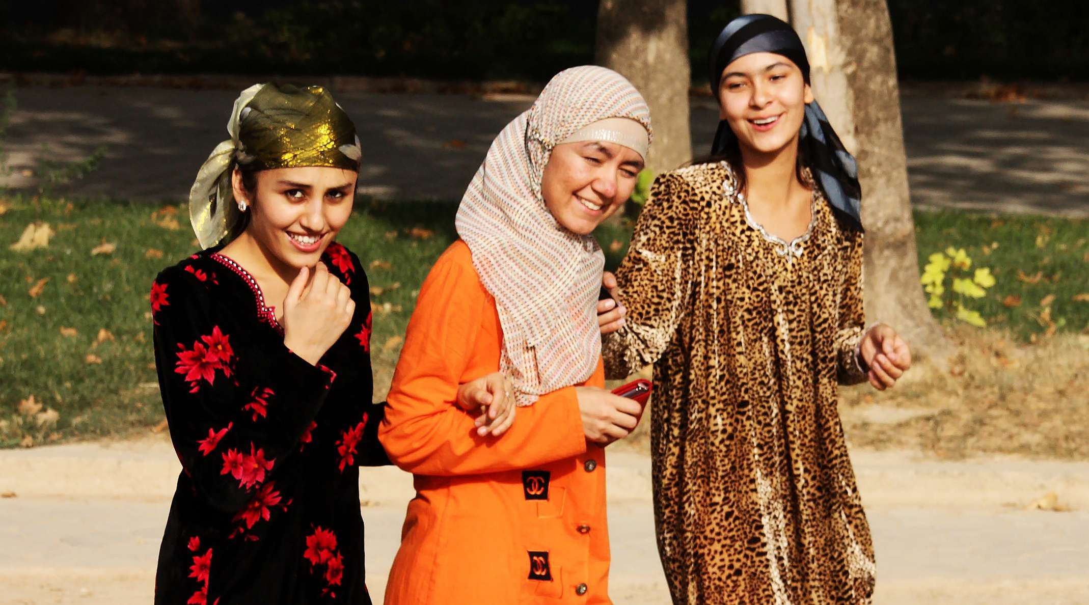 Dushanbe  |  Young women near Rudaki Park