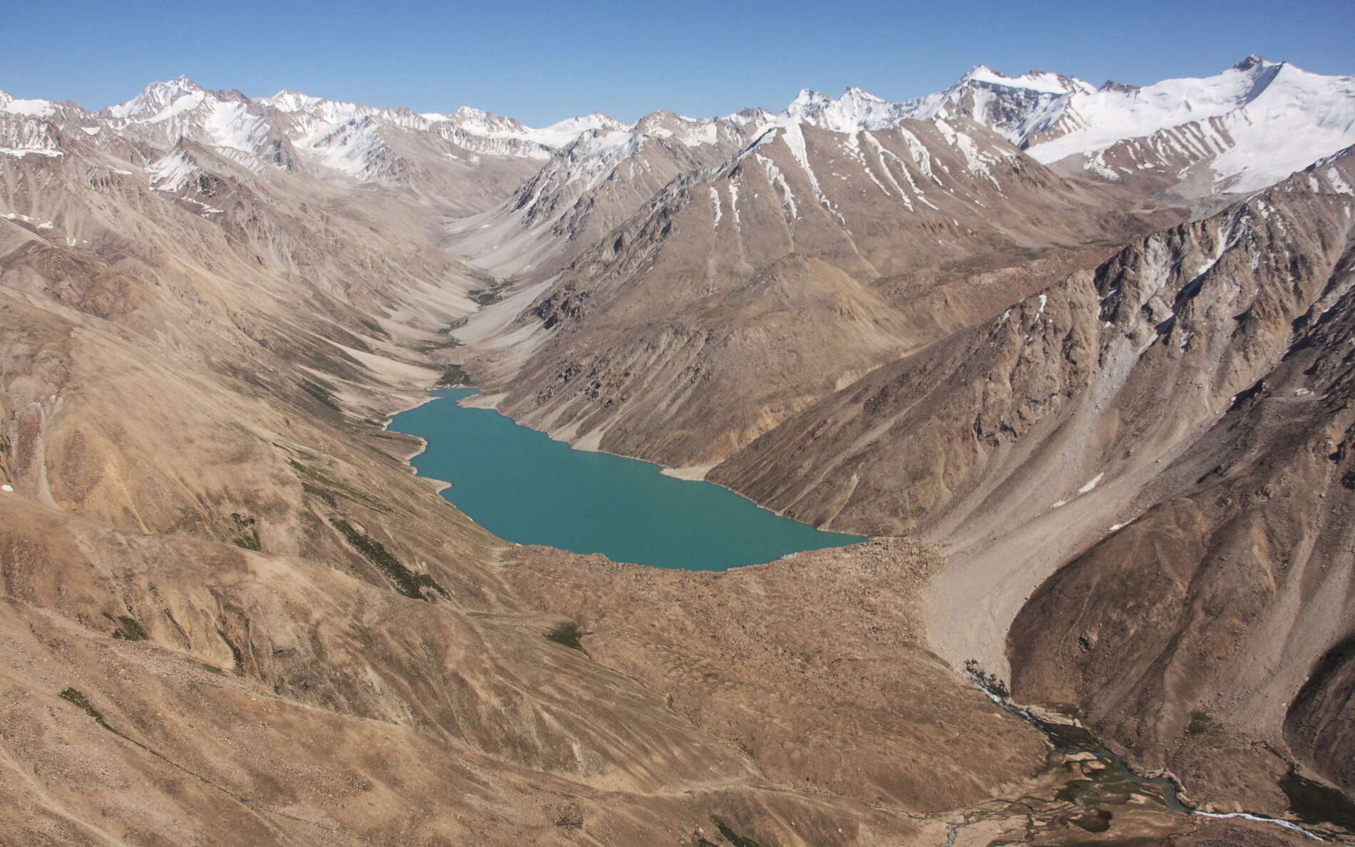Upper Rivakdara, view towards SE. Rivakkul is impounded by a dam of landslide material, glacial moraine or both. This lake lies at an elevation of approx. 3800 m asl. WI_tj694.jpg
