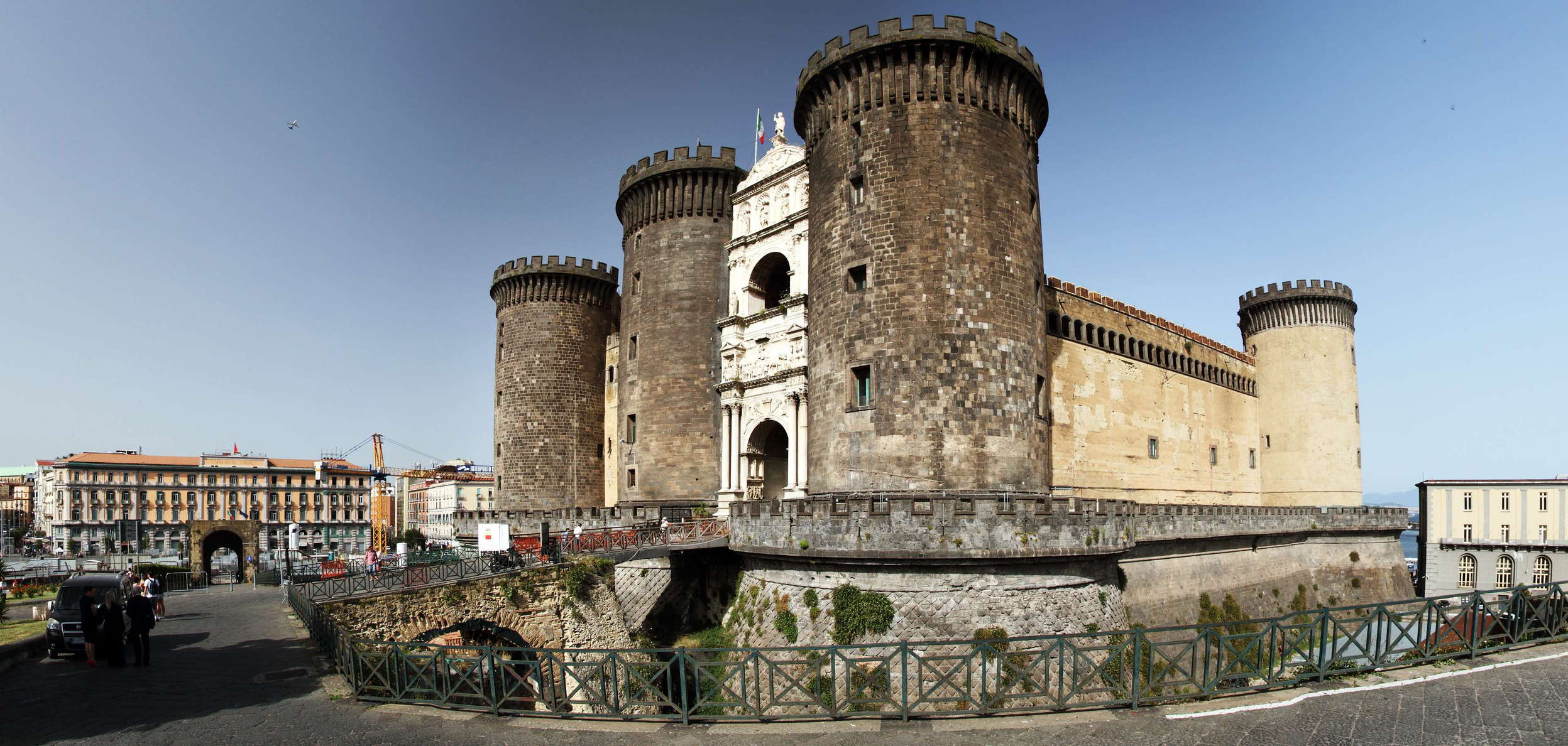 This castle (also known as Maschio Angioino) dates back to the 13th Century, whereas the distinct white marble triumphal arch was added in 1470. WI_e2116_014.jpg