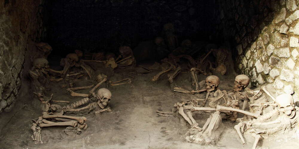 Herculaneum | Boat house with skeletons