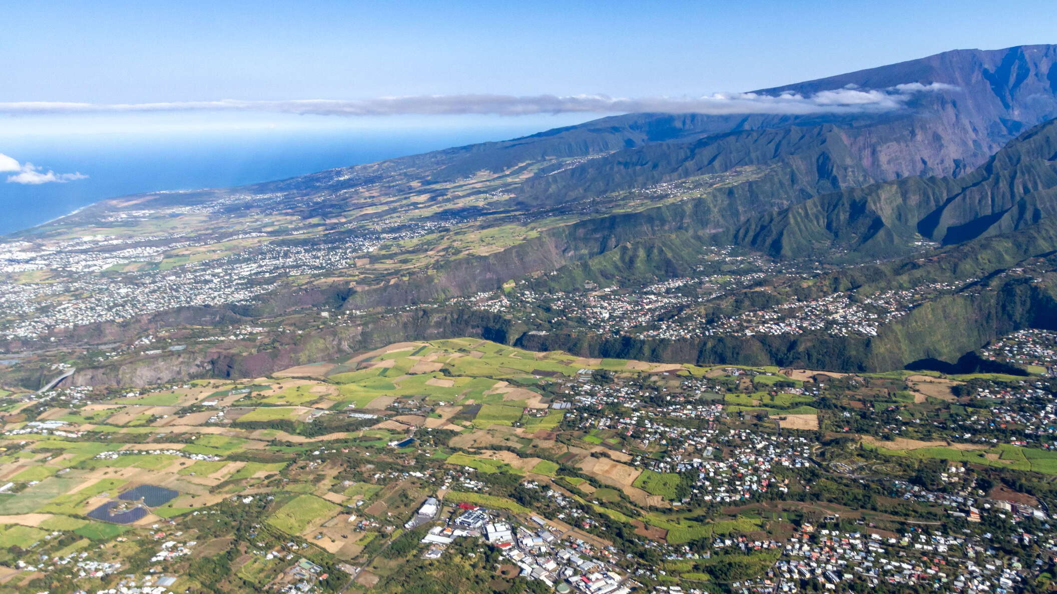 Entre-Deux  |  Panorama of volcanic slopes