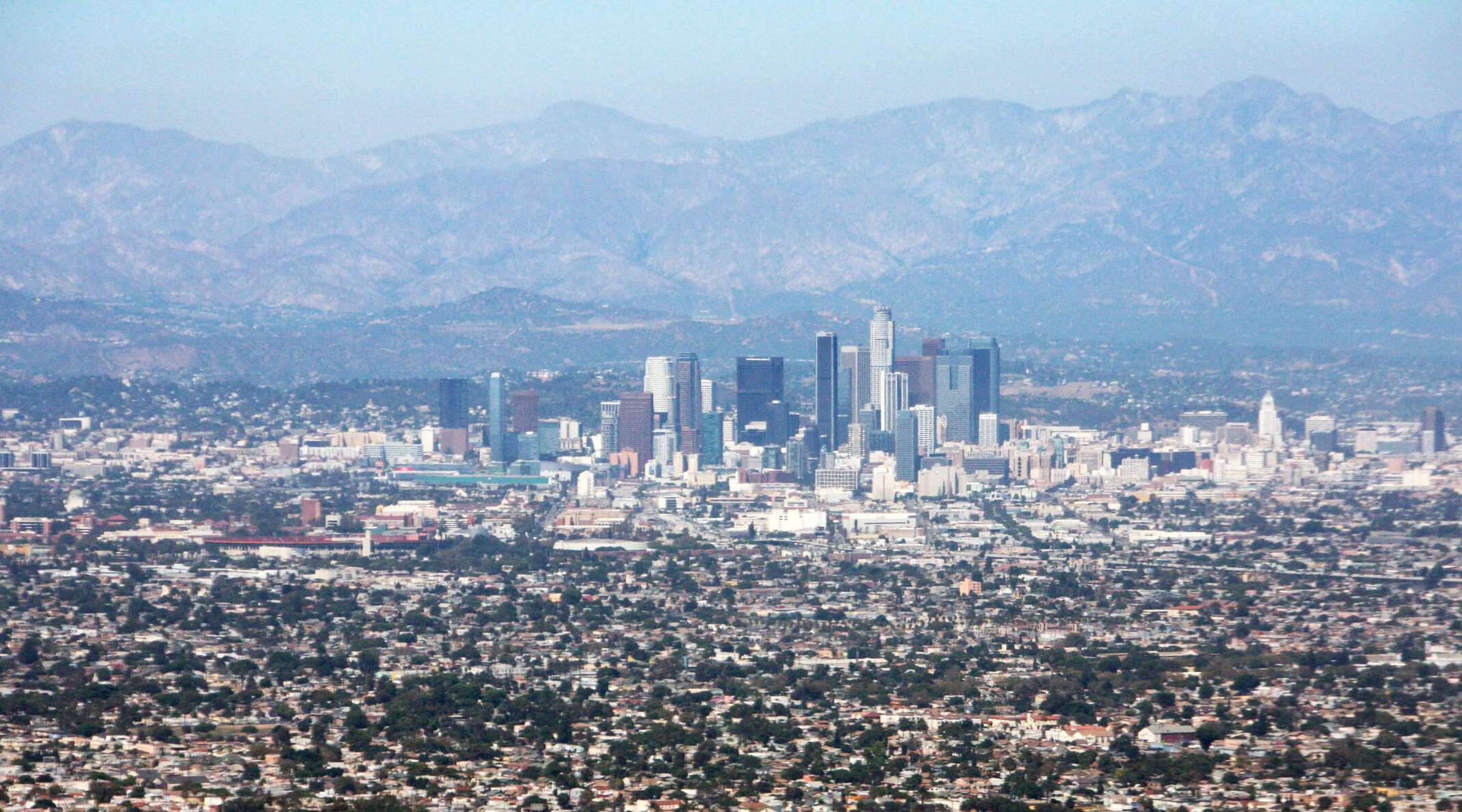 View over the CBD to the San Gabriel Mountains in the north. The metropolitan zone of Los Angeles extends over a huge area and is home to far beyond 10 million people. WI_ca189.jpg