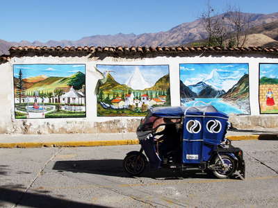 Caraz  |  Wall paintings and mototaxi
