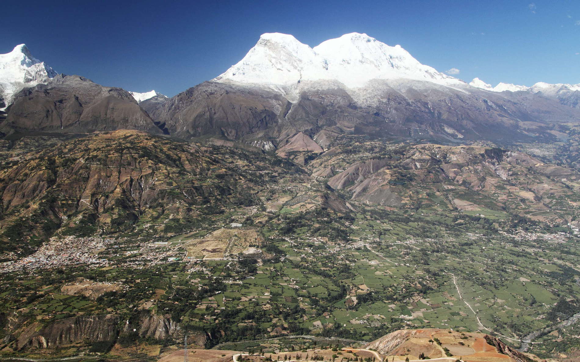 Callejón de Huaylas with Nevado Huascarán