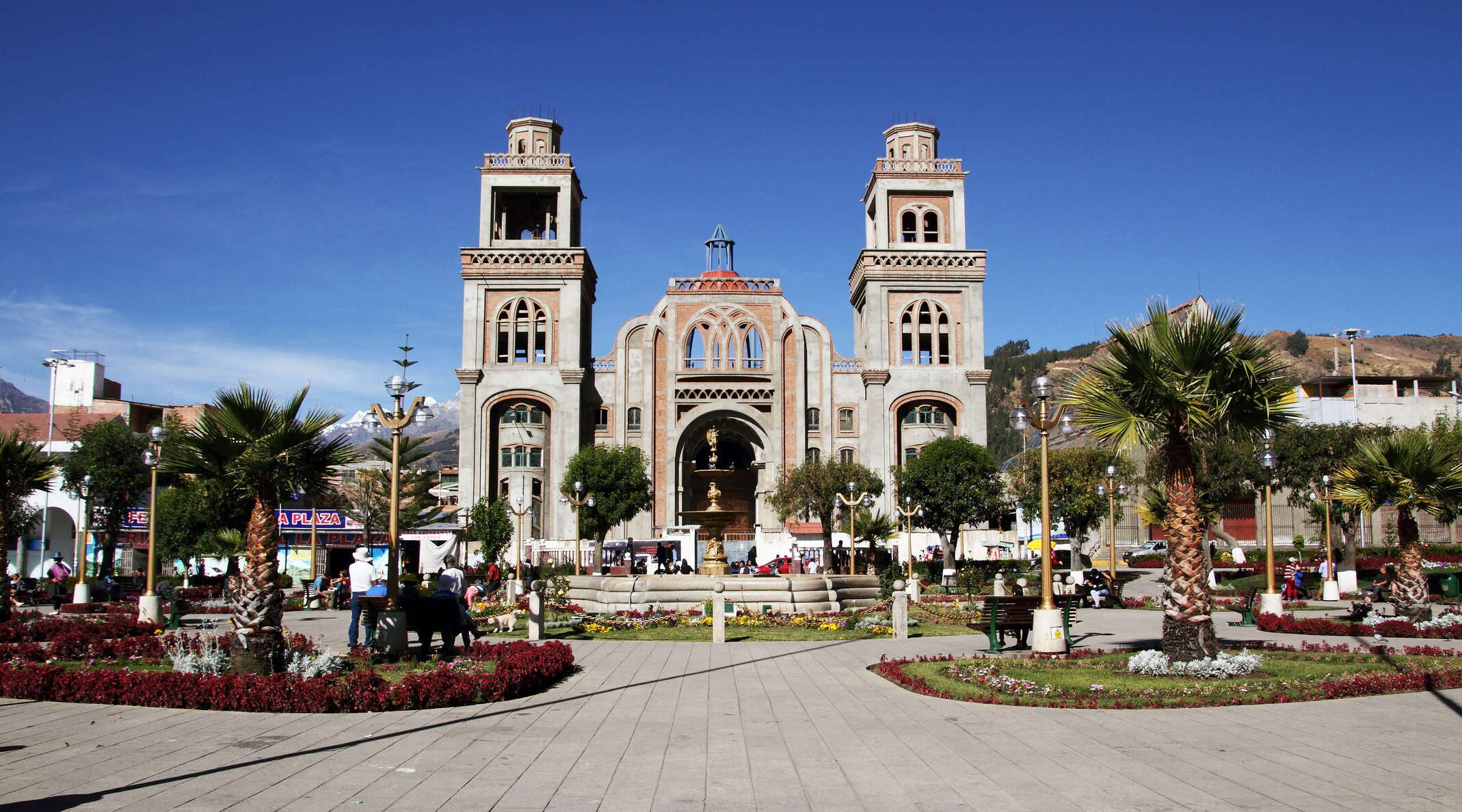 Huaraz | Plaza de Armas with Catedral de Huaraz