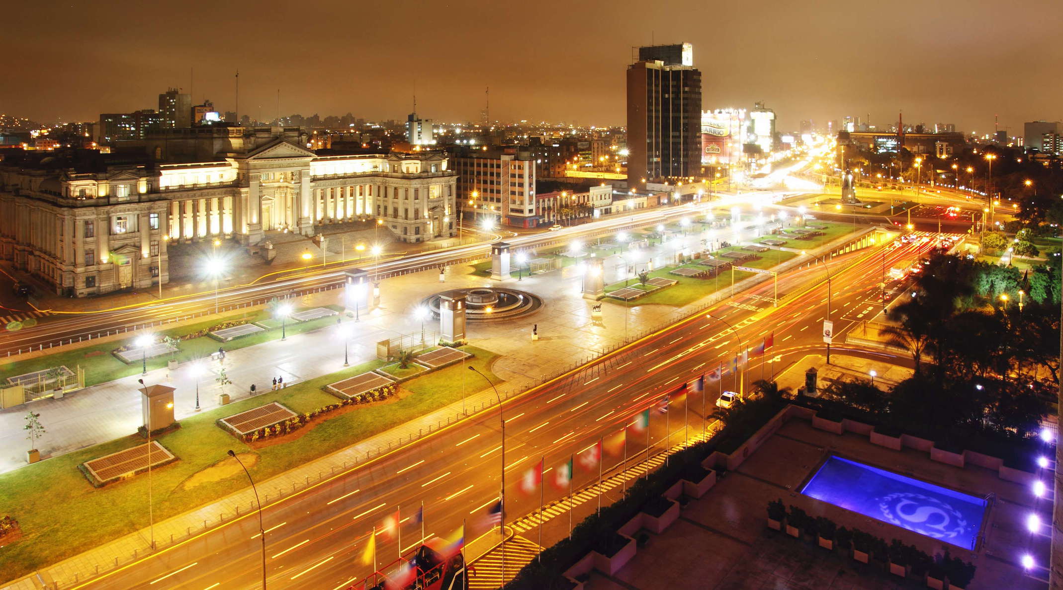 Lima | Paseo de los Héroes Navales and Plaza Grau