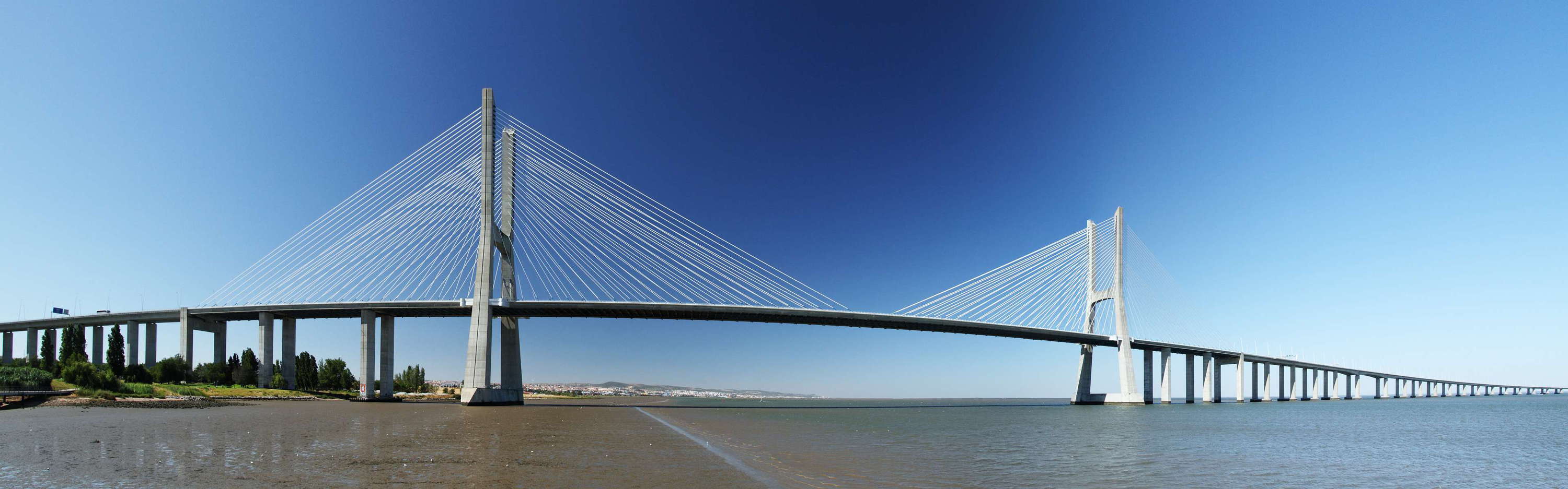 Lisboa  |  Panoramic view of Ponte Vasco da Gama